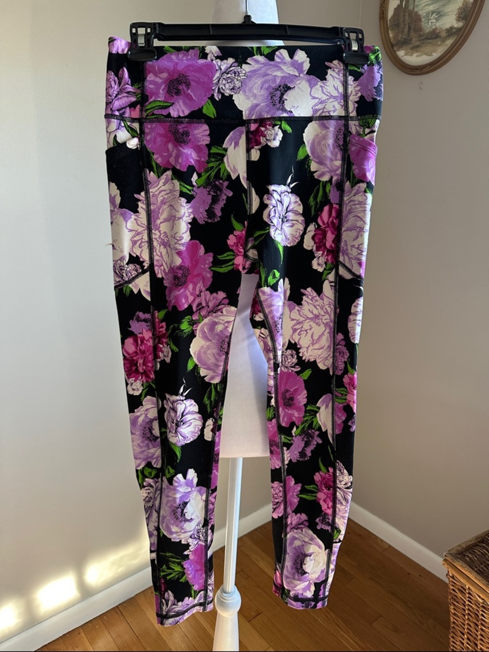Victoria’s Secret Floral Print Leggings - Black with Purple Floral Pattern, Sz 8